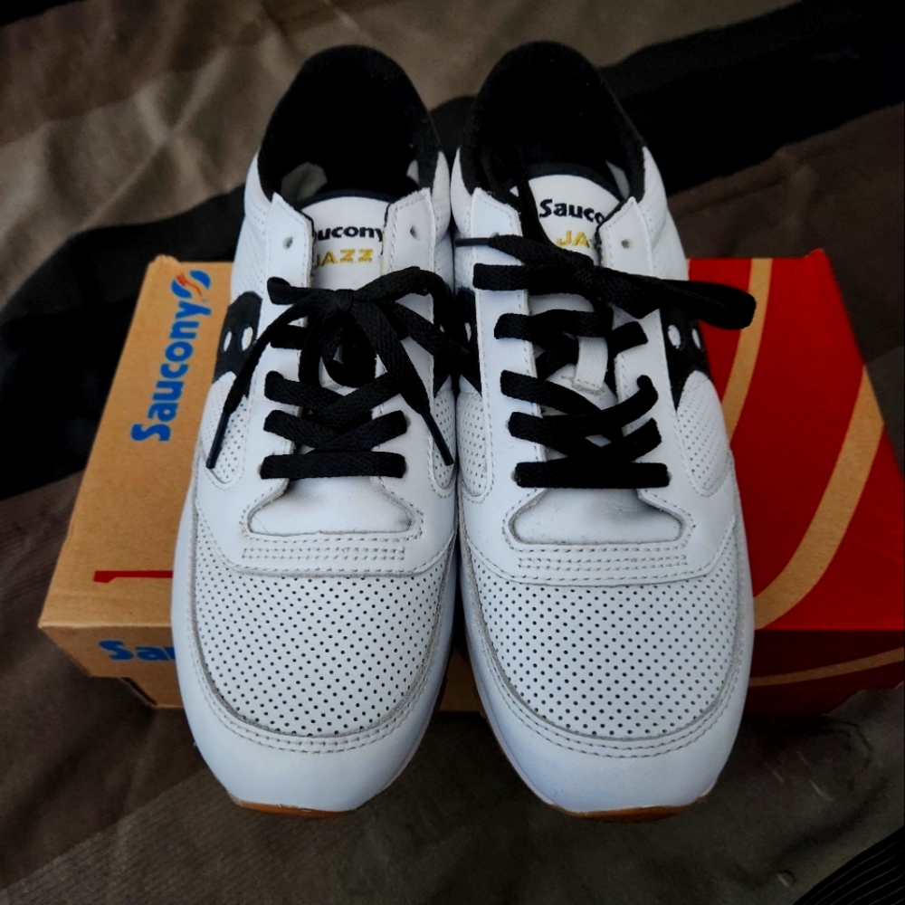Saucony White and Black Jazz Original Sneakers with Breathable Design